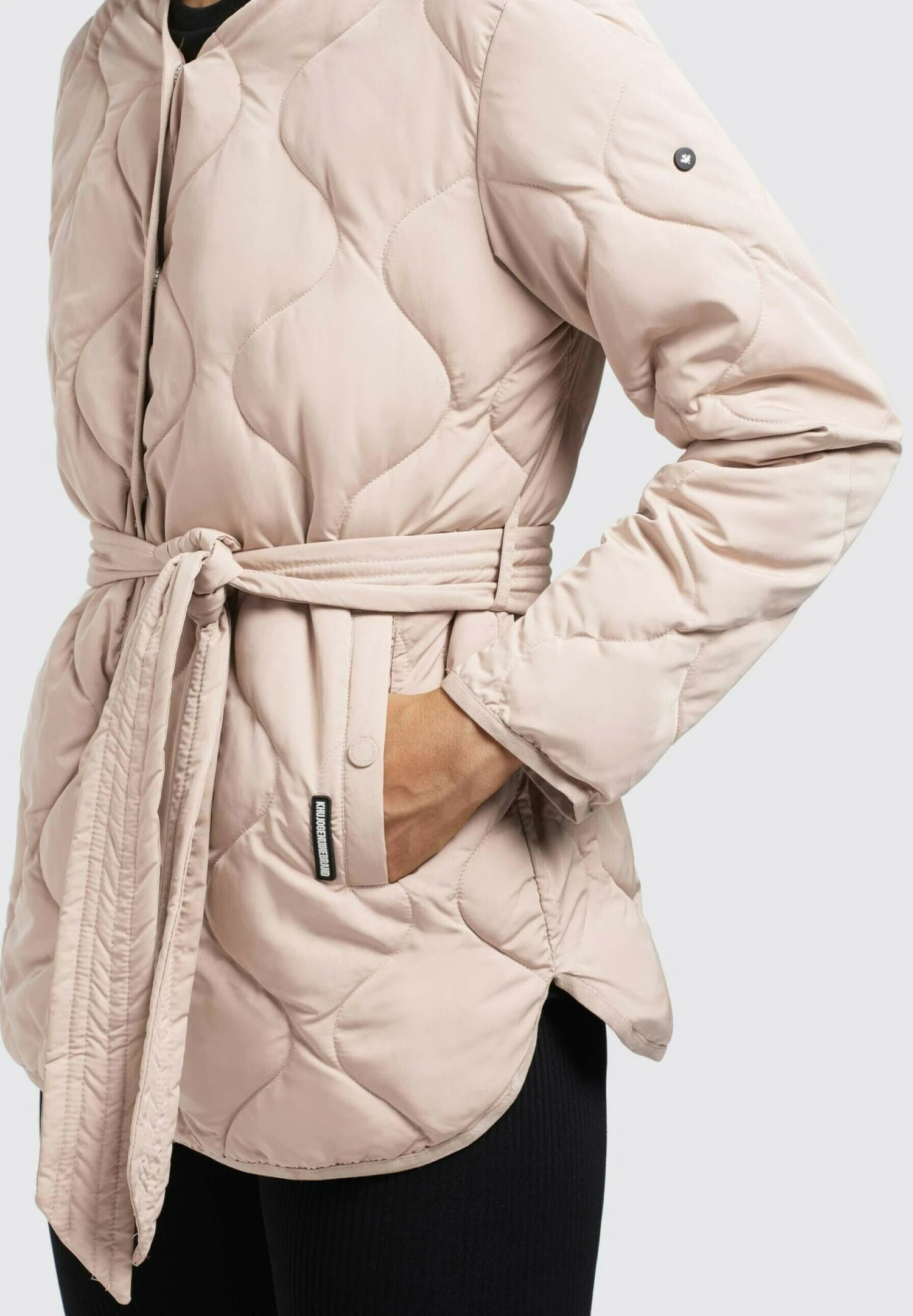 Khujo Yuna - Jas - War Pin 6 Khujo Yuna - Jas - War Pin - Afbeelding 6